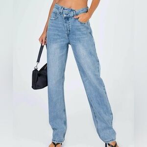 Princess Polly Holly Mid Rise Straight Leg Asymmetric Jean Light Wash Denim